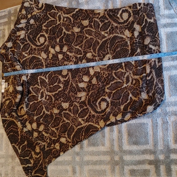 August Silk US L Light Tapered Blouse - Picture 6 of 9